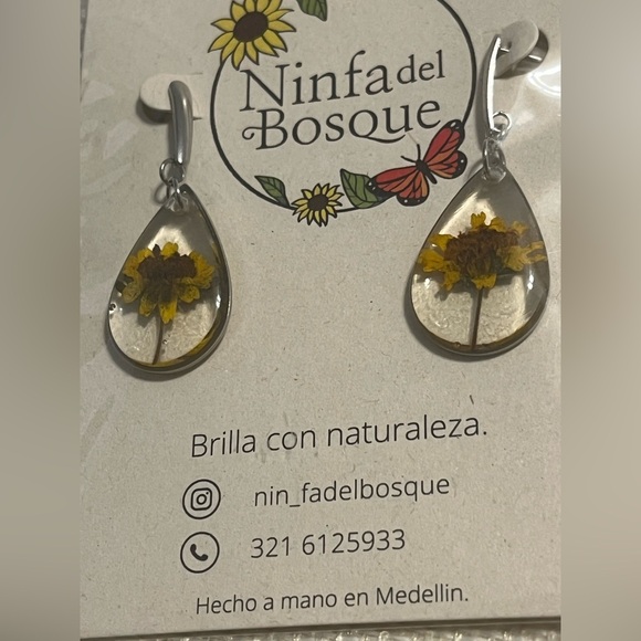 NWT Handmade Real Flowers Earring from Medellin Colombia - Picture 3 of 5